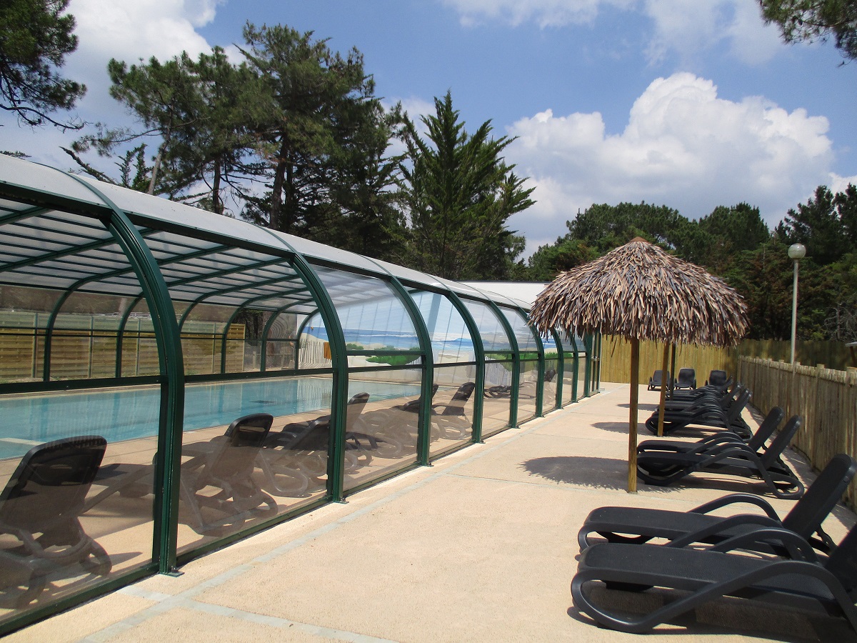 piscine couverte du camping en Vendée