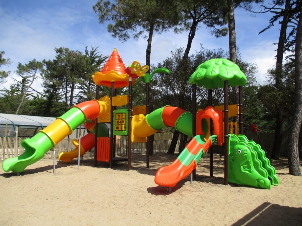 aire de jeux pour les enfants au camping en Vendée